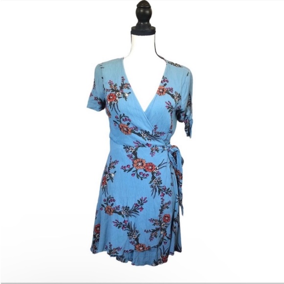 Lulu’s Kiss & Pastel Light Blue Green Floral V-Neck Mini Wrap Dress Casual Large - Picture 1 of 9